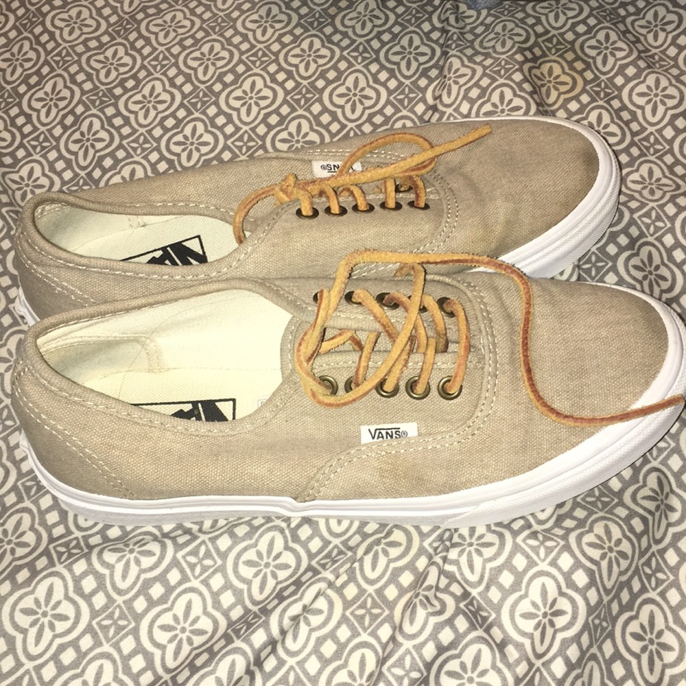 Van canvas and leather laces shoes